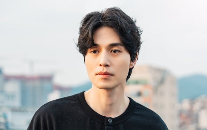 Lee Dong Wook Bantah Terlibat Sekte Penyebar Corona, Komentar Netizen Bikin Ngakak