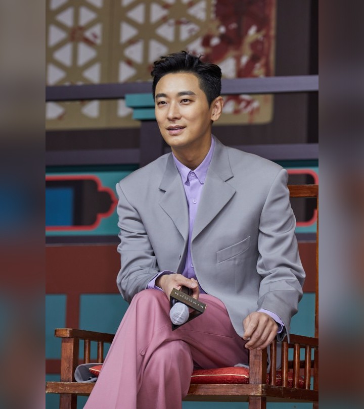 Penampilan Joo Ji Hoon di Jumpa Pers \'Kingdom\' Season 2 Diejek Mirip Kakek-Kakek