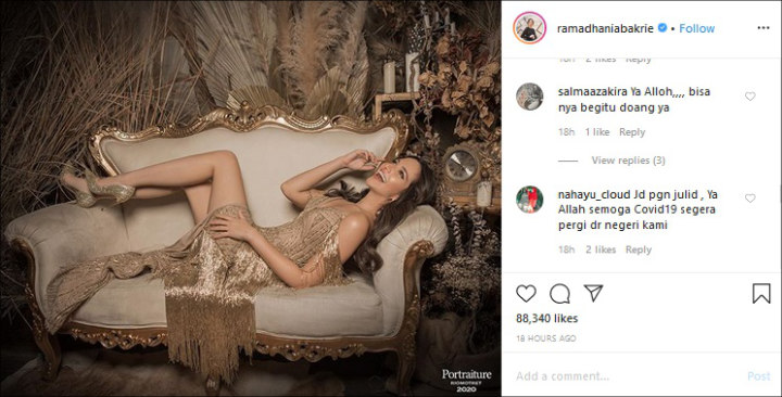 Pamer Foto Kaki Terangkat dan Tertawa Lebar, Nia Ramadhani Dikritik Netizen