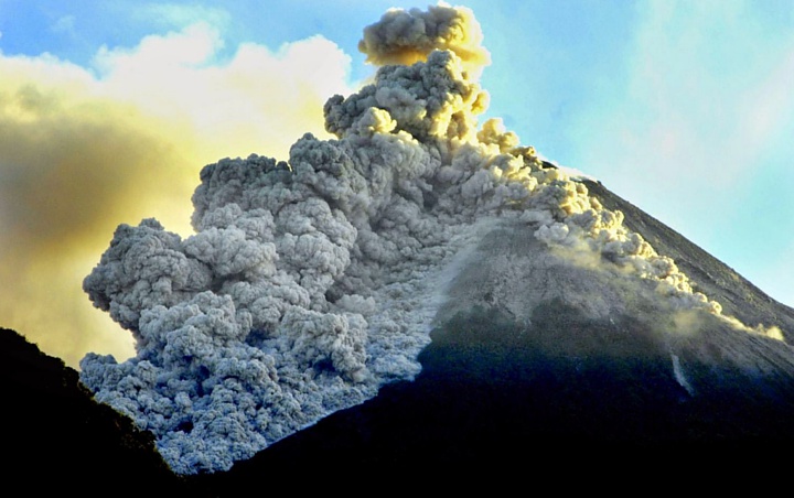 BPPTKG Sebut Gunung Merapi Erupsi 3 Kali Dalam Waktu Kurang 24 Jam