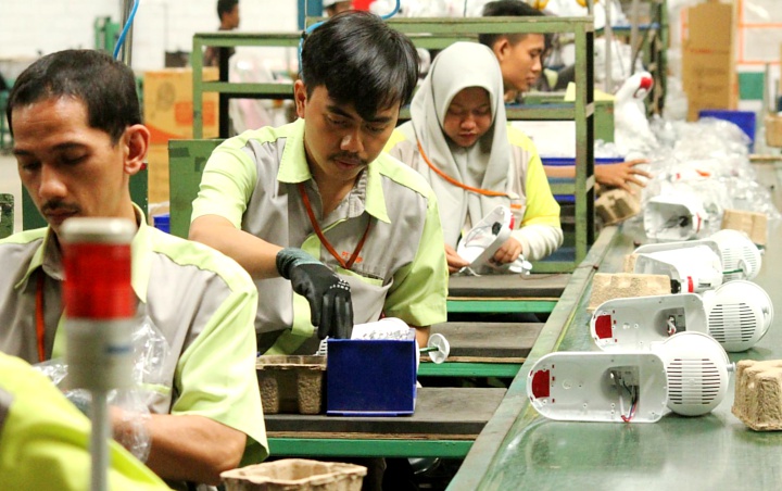 Jutaan Orang Indonesia Disebut Terancam Kena PHK Gara-Gara Corona, Industri Mana Paling Rawan?