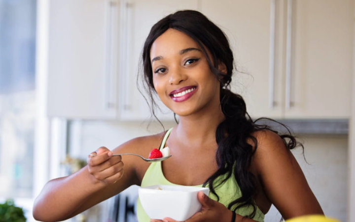 Karantina Mandiri Bikin Nafsu Makan Meningkat? Ini Tips Biar Diet Tetap Lancar Meski di Rumah Aja