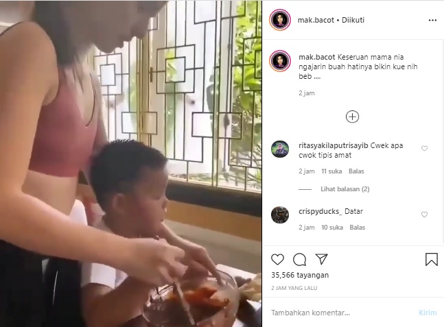 Nia Ramadhani Pakai Sport Bra Saat Bikin Kue Bareng Anak, Bagian Dada Bikin Salfok