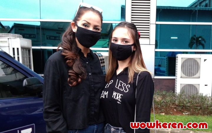 Roweina Umboh Dukung Putrinya Jadi Artis