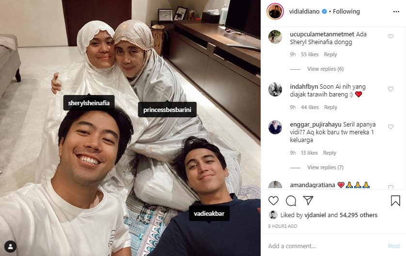 Vidi Aldiano Tarawih Perdana Di Rumah Bersama keluarga, Kehadiran Sheryl Jadi Perbincangan