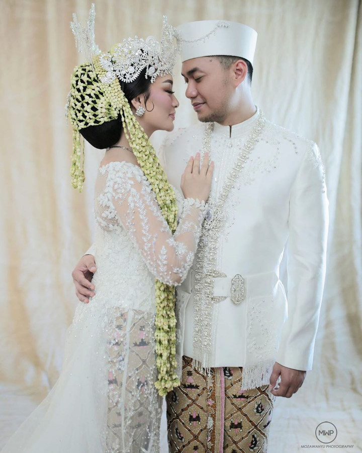 Zaskia Gotik Menikahi Seorang Duda
