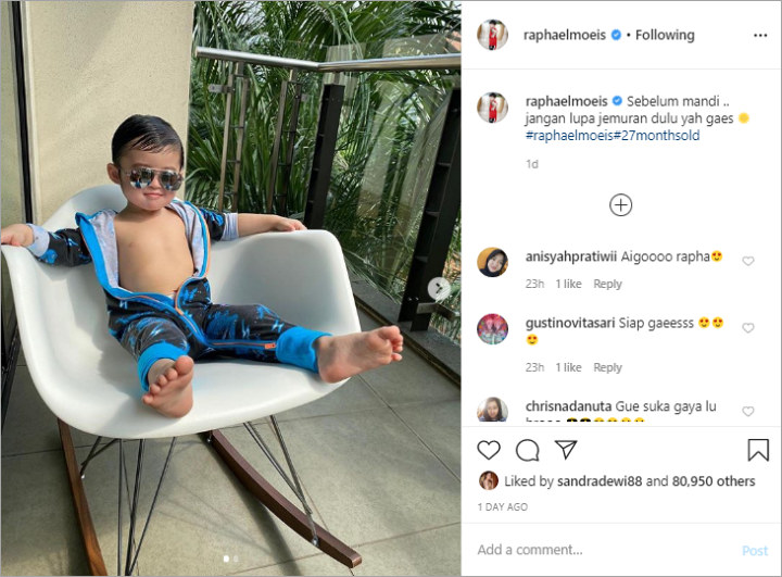 Berlagak Seperti Bos, Gaya Raphael Moeis Saat Berjemur Bikin Netizen Heboh