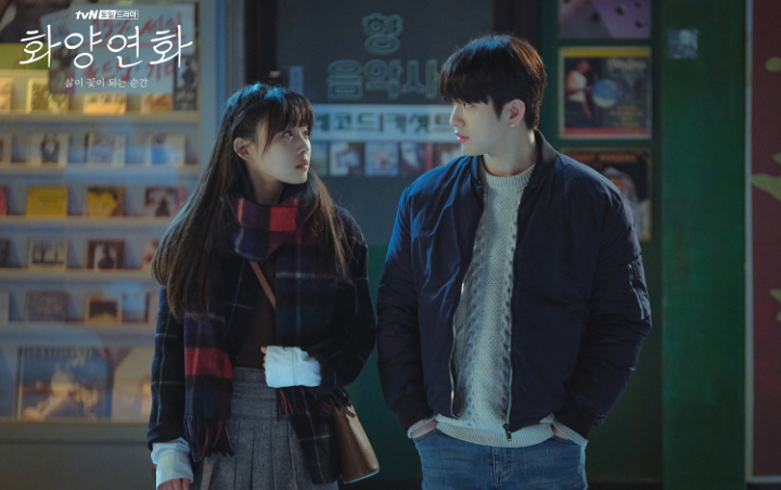 Jinyoung GOT7 Kehilangan Suara, Jeon So Nee Malu-Malu di Lokasi Syuting 'When My Love Blooms'