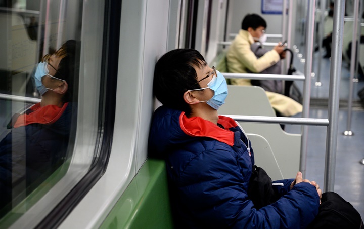 Tiga Pelajar di Tiongkok Tewas Setelah Kenakan Masker COVID-19 Saat Olahraga