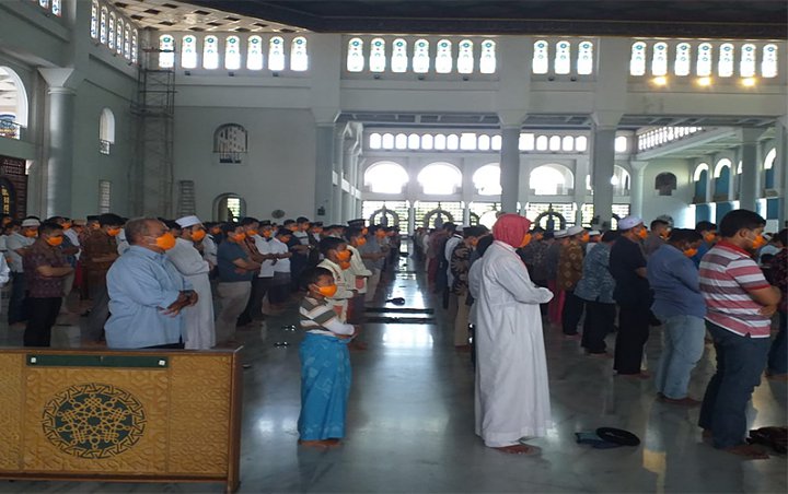 Kasus Corona Masih Tinggi, Masjid Agung Surabaya Tetap Gelar Salat Berjamaah
