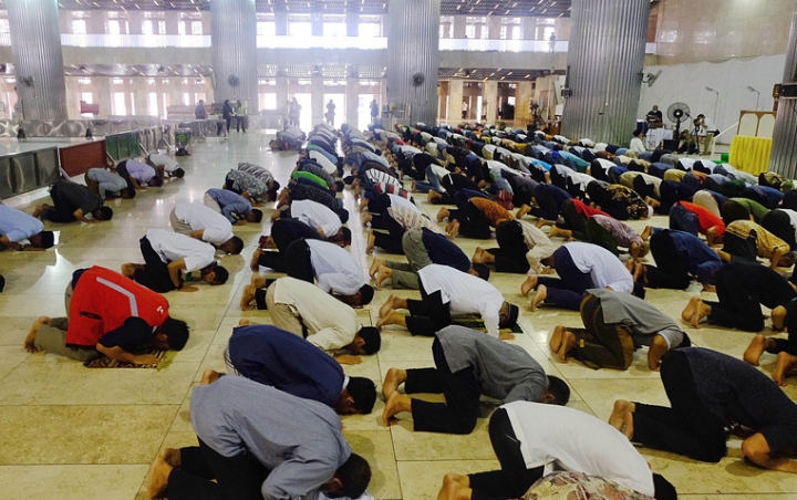 Tuai Polemik, Pemprov Jatim Akhirnya Cabut Izin Salat Id Berjamaah di Masjid Al Akbar