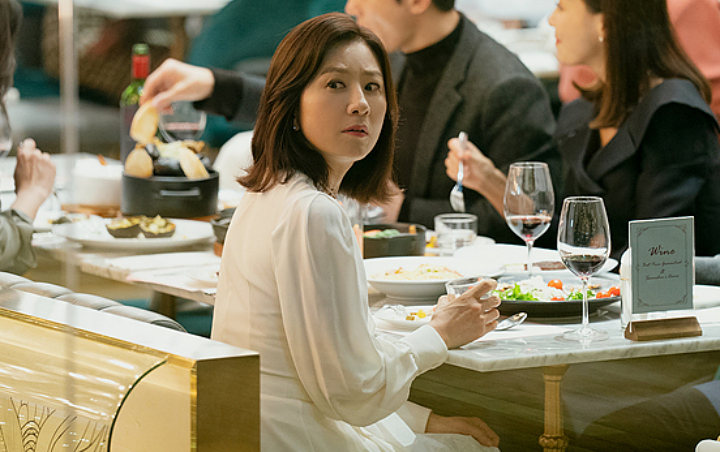 Kalung Super Mahal Kim Hee Ae di Final 'The World Of The Married' Jadi Perbincangan