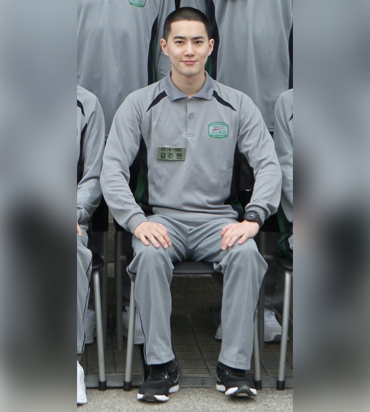 Foto Gundul Suho EXO di Pusat Pelatihan Militer Jadi Perbincangan