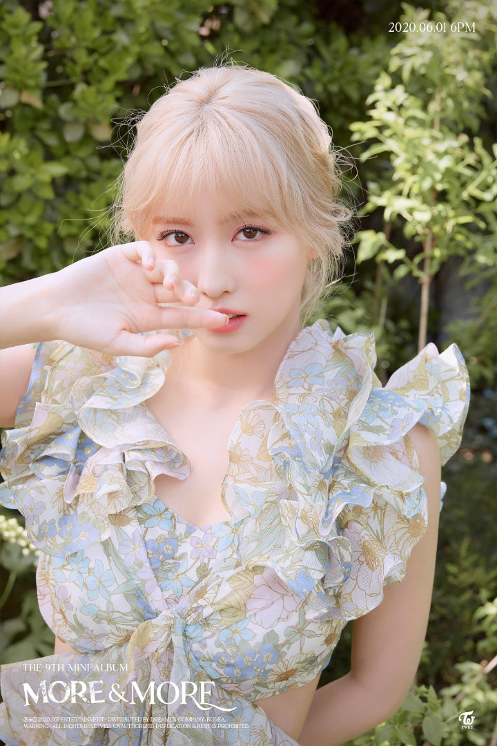 Momo TWICE Seksi Sekaligus Imut di Foto Teaser dan Concept Film \'More & More\'