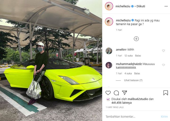Michelle Zudith Pose Samping Lamborghini Mewah