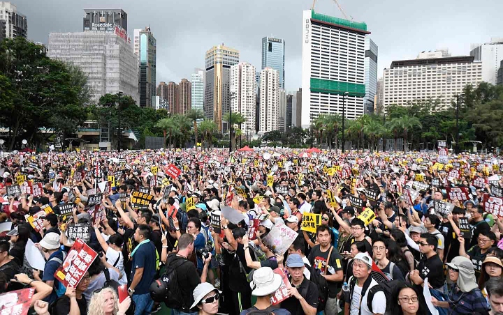 'Abaikan' Corona, Ribuan Demonstran Hong Kong Kembali Protes Minta Merdeka dari Tiongkok