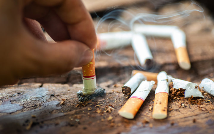 Viral Video Sekumpulan Bocah Lihai Hisap Rokok, Begini Tanggapan KPAI