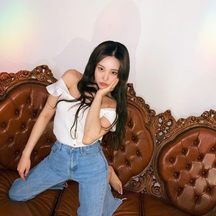 JooE Momoland Tuai Cibiran Sadis Gara-Gara Foto Seksi Menggoda