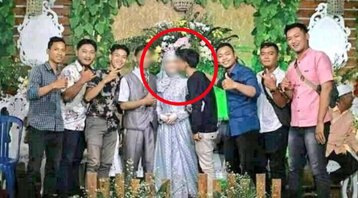 Kocak! Disuruh Fotografer Gaya Bebas, Tamu Pria Ini Malah Cium Pengantin Perempuan