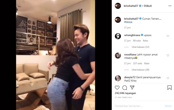 Kriss Hatta Main TikTok Bareng \'Temen\' Cewek, Aksi Nyosor Banjir Reaksi Cemburu