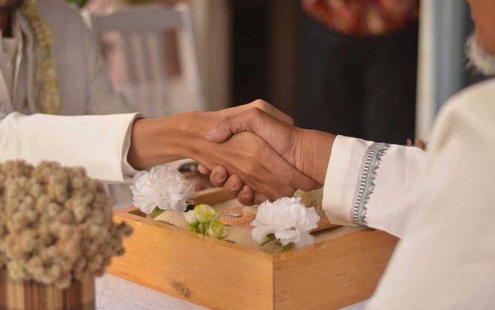 Duh Nyesek, Pria Ini Jadi Penghulu Nikahkan Mantan Istri dengan Teman Sendiri