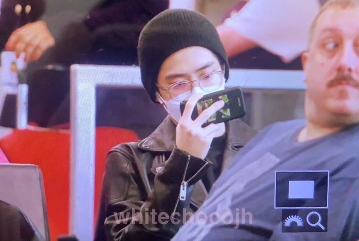 V BTS atau Suho EXO, Foto Ini Bikin Banyak Orang Tertipu Mentah-Mentah