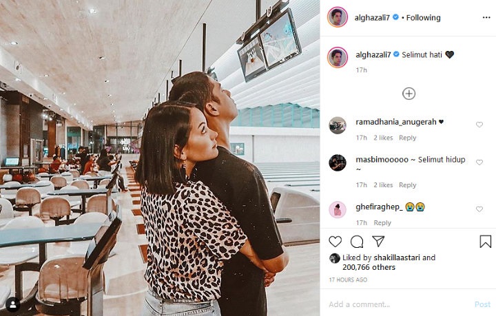 Dapat Pelukan Mesra dari Alyssa Daguise, Caption Al Ghazali Jadi Sorotan