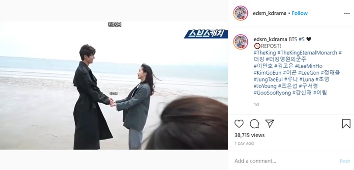Lee Min Ho Malu Digoda Staf Saat Foto Bareng Kim Go Eun Di Lokasi \'The King: Eternal Monarch\'