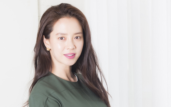 Song Ji Hyo Pancarkan Kecantikan Elegan Jadi Ibu Lajang di 'Did We Love?'