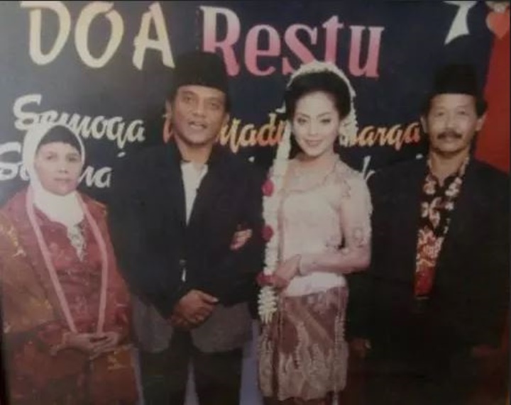 Foto Pernikahan Didi Kempot dan Yan Vellia