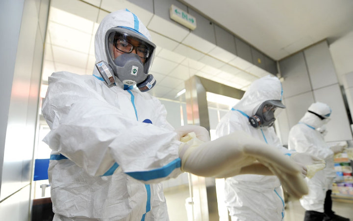 Hampir 4 Bulan Pandemi Corona, Miris Masih Ada Nakes Pakai APD Tak Sesuai Standar