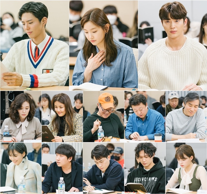 Park Bo Gum, Park So Dam dan Byun Woo Seok Ceria di Sesi Baca Naskah \'Record of Youth\'