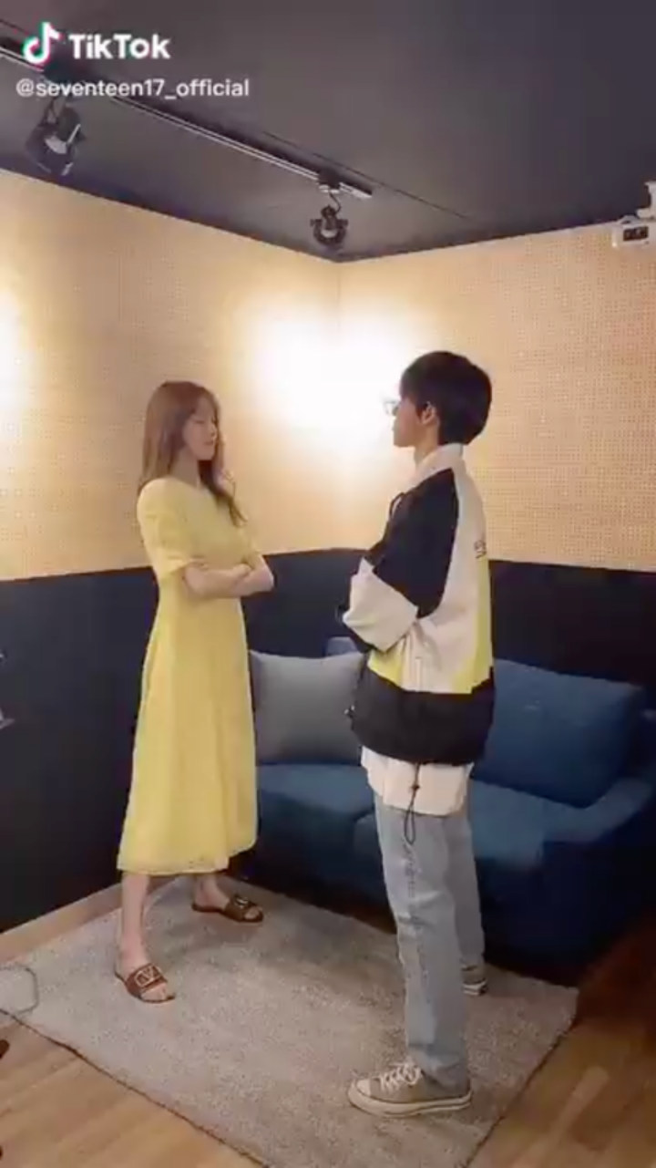 Lee Sung Kyung Lakukan Left Right Challenge, Netizen Kaget Ternyata Dekat dengan Seventeen