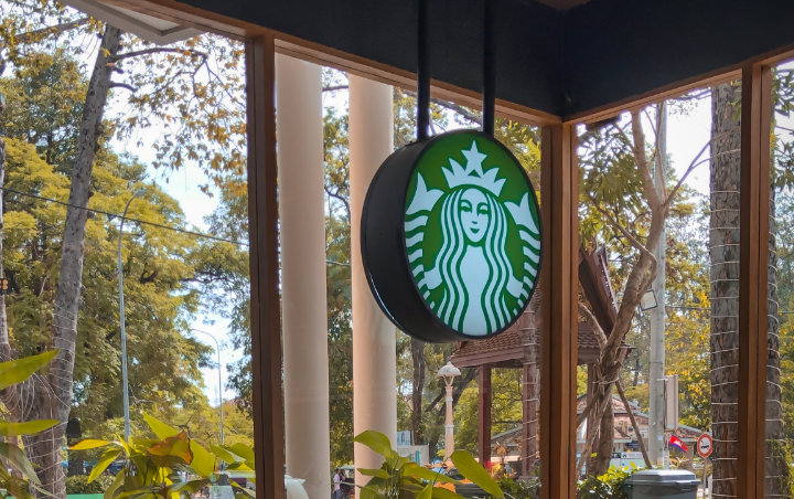 Pihak Starbucks Minta Maaf, Pastikan Pelaku Pelecehan Pelanggan Lewat CCTV Sudah Dipecat