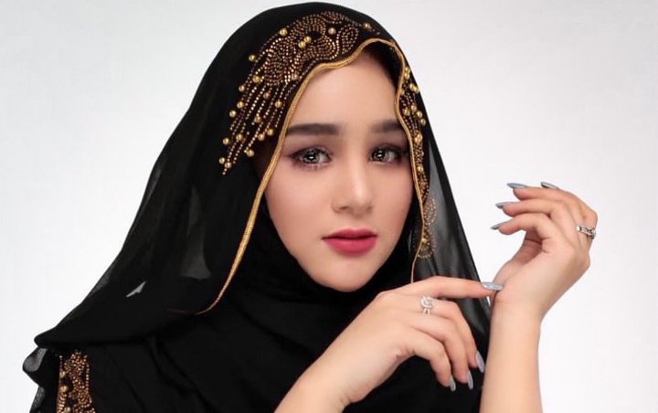 Buka Tutup Hijab, Hana Hanifah Dibully Tarif Prostitusi Hingga Karma Video TikTok 'Pria Kere'
