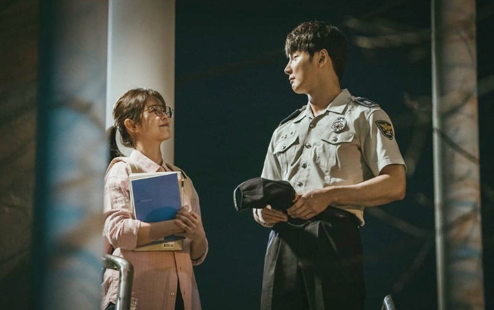 Serius dalam Drama, Begini Cerianya Yoon Shi Yoon dan Kyung Soo Jin Cs di Lokasi Syuting 'Train'