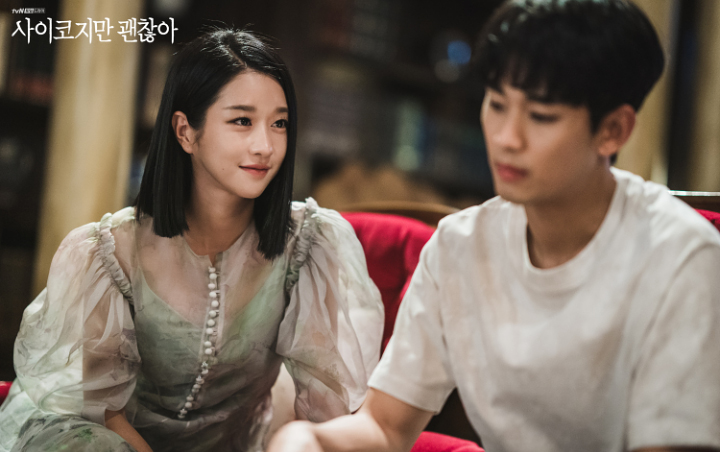 Kim Soo Hyun 'Bucin' Seo Ye Ji di Lokasi Syuting 'It's Okay to Not Be Okay', Fans Curiga