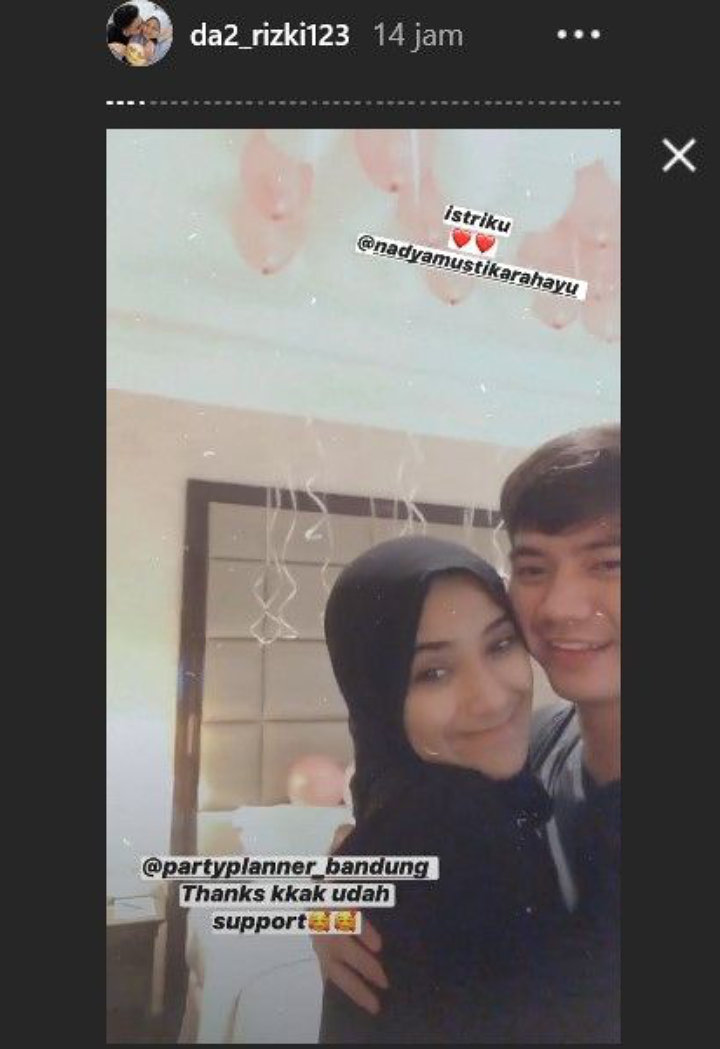 Rizki \'D\'Academy\' Pamer Kemesraan Bareng Istri di Kamar Pengantin Justu Disindir Norak