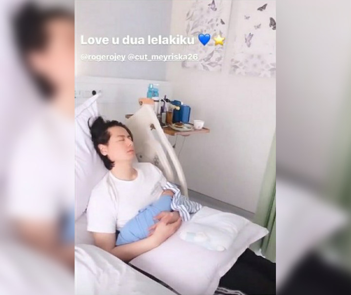 Momen Roger Danuarta Selalu Temani Sang Anak Hingga Ketiduran Bikin Terenyuh