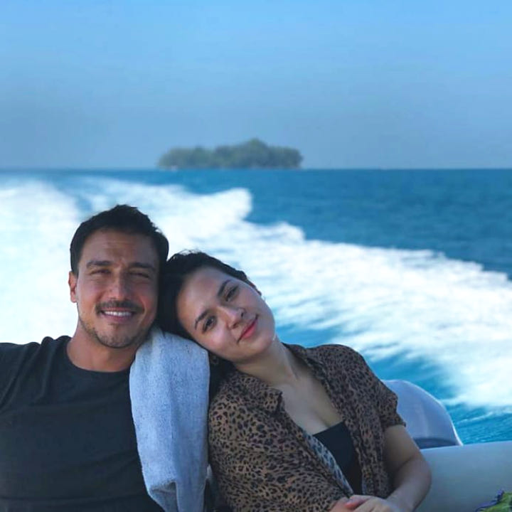 Nikmati Pemandangan Laut
