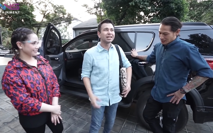 Raffi Ahmad Dan Nagita Slavina Kepo Isi Mobil Chef Juna, Benda Unyu Ini Curi Perhatian