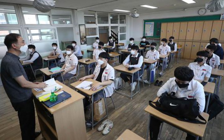 SMA dan SMK di Surabaya-Sidoarjo Siapkan Skema Belajar Tatap Muka