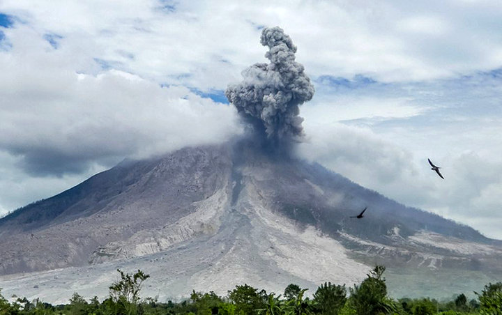 Gunung Sinabung Erupsi Lagi, 3 Kecamatan Terdampak Abu Vulkanik