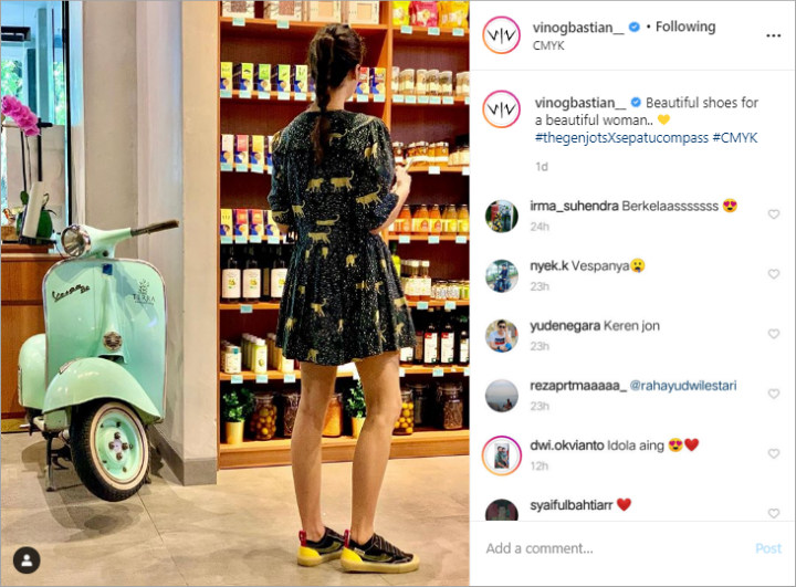 Vino Bastian Pamer Foto Marsha Timothy Tampak Belakang, Netter Malah Salfok ke Vespa Antik