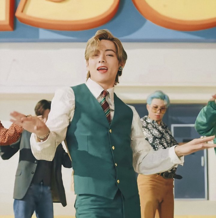 V BTS Terlalu Seksi dan Menggoda di Teaser MV \'Dynamite\'