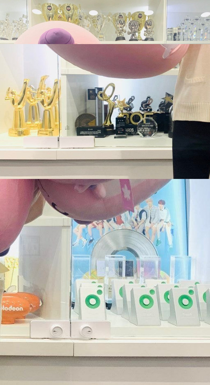 Netizen Salfok Lemari Penuh Piala