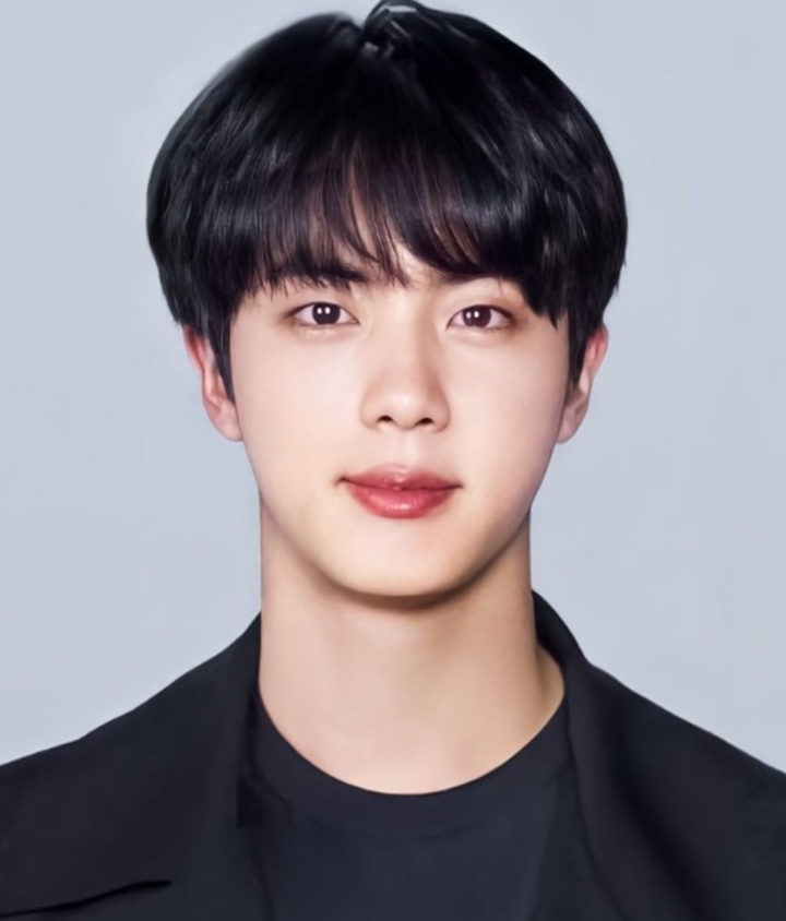 Visual Jin BTS di \'Foto KTP\' Disebut Tak Tertandingi 2