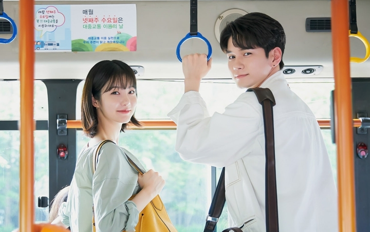 Shin Ye Eun Ajari Ong Sung Woo Senyum di Lokasi 'More Than Friends' Jadi Sorotan