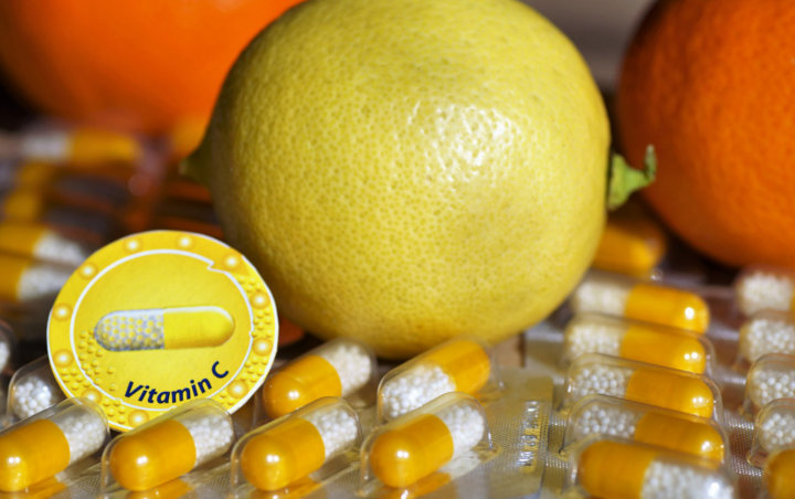 Meski Menyehatkan, 7 Masalah Kesehatan Ini Bisa Kalian Dapat Jika Terlalu Banyak Konsumsi Vitamin C