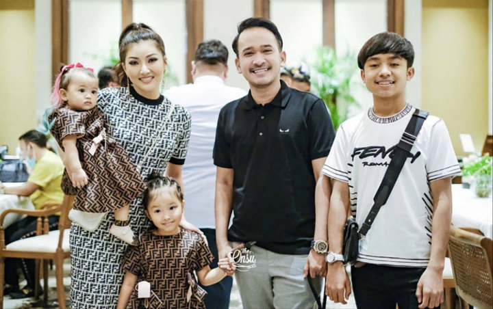 Keluarga Ruben Onsu Borong Banyak Piala Dari Ajang Penghargaan Mom and Kids Awards 2020